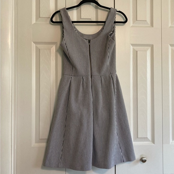 🍀Banana Republic Black & White Stripe Sleeveless Skater Dress - Picture 2 of 5